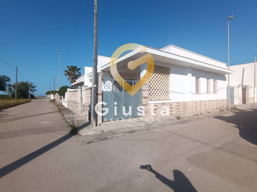 casa indipendente in vendita a Squinzano