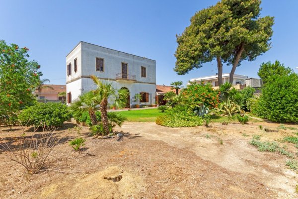 casa indipendente in vendita a Squinzano