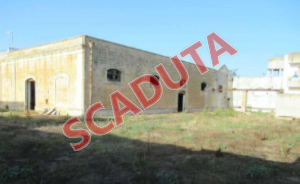 locale commerciale in vendita a Squinzano