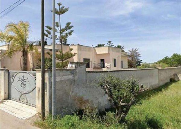 casa indipendente in vendita a Squinzano