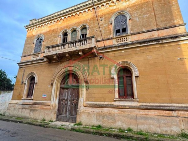 intera palazzina in vendita a Squinzano