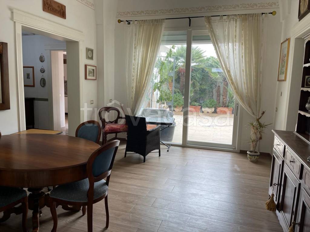 casa indipendente in vendita a Squinzano