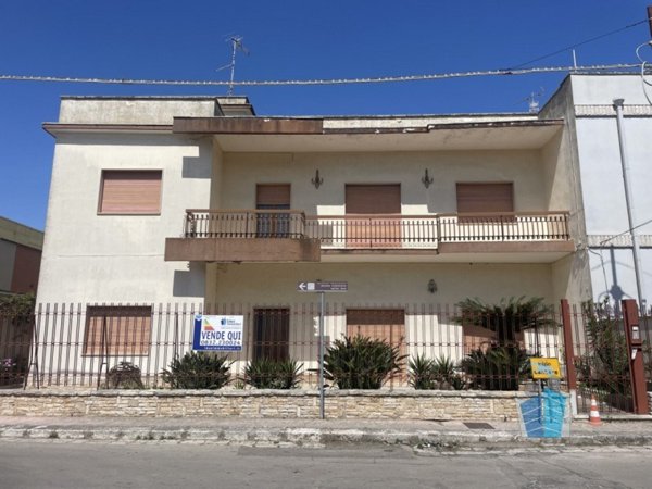 casa indipendente in vendita a Squinzano