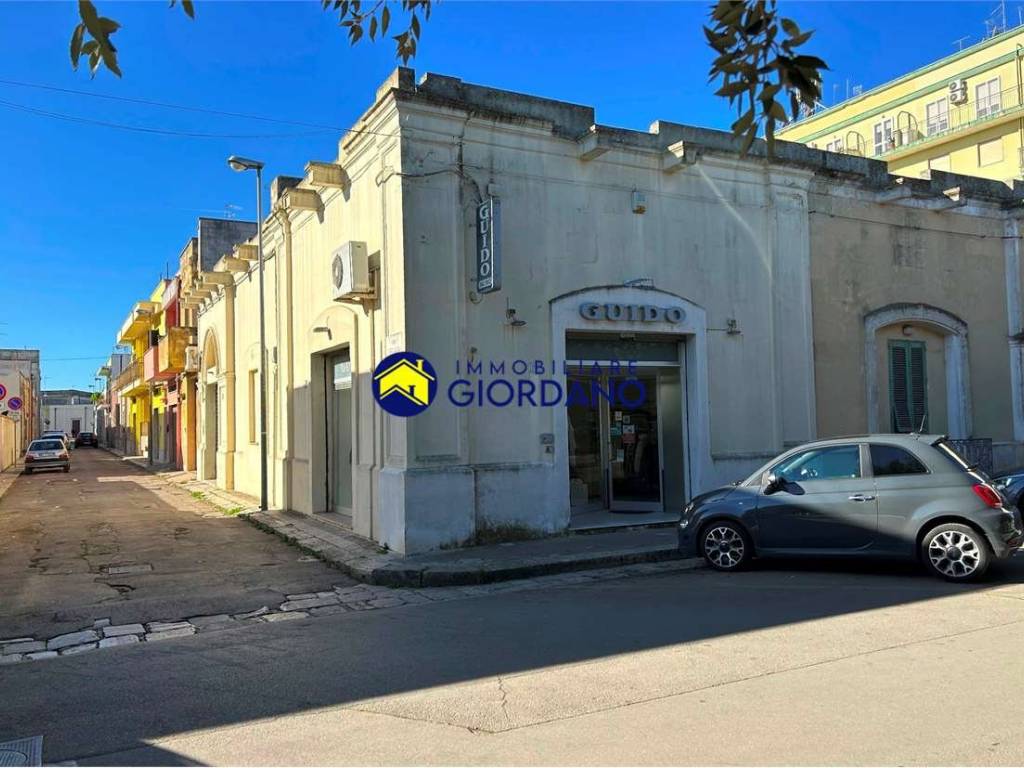 negozio in vendita a Squinzano