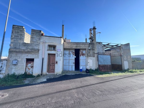 capannone in vendita a Squinzano