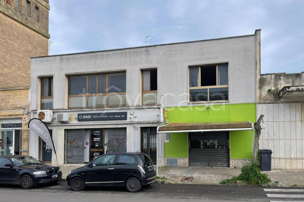 locale commerciale in vendita a Squinzano