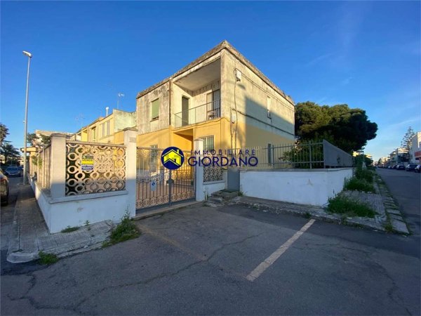 casa indipendente in vendita a Squinzano