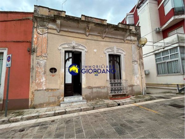 casa indipendente in vendita a Squinzano