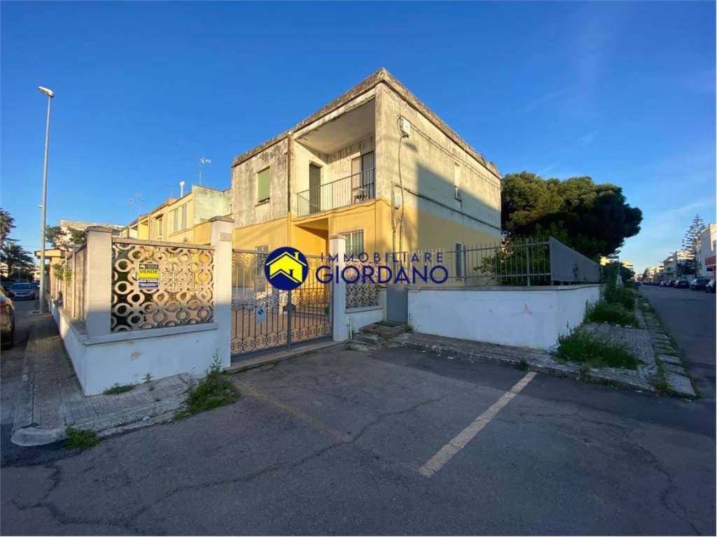 casa indipendente in vendita a Squinzano