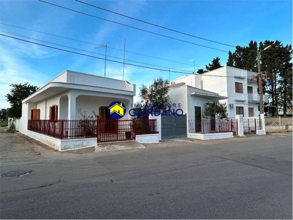 casa indipendente in vendita a Squinzano