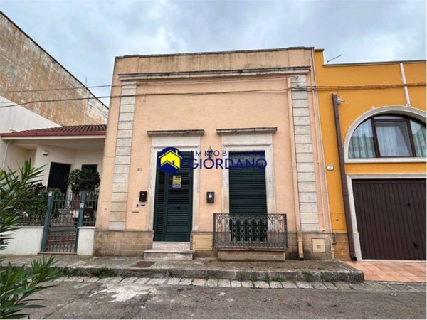 casa indipendente in vendita a Squinzano