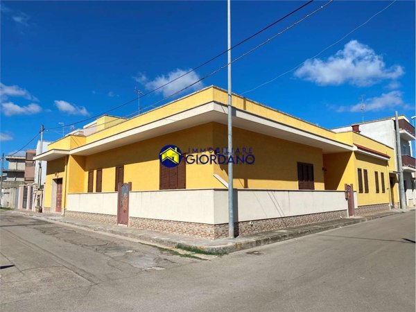 casa indipendente in vendita a Squinzano