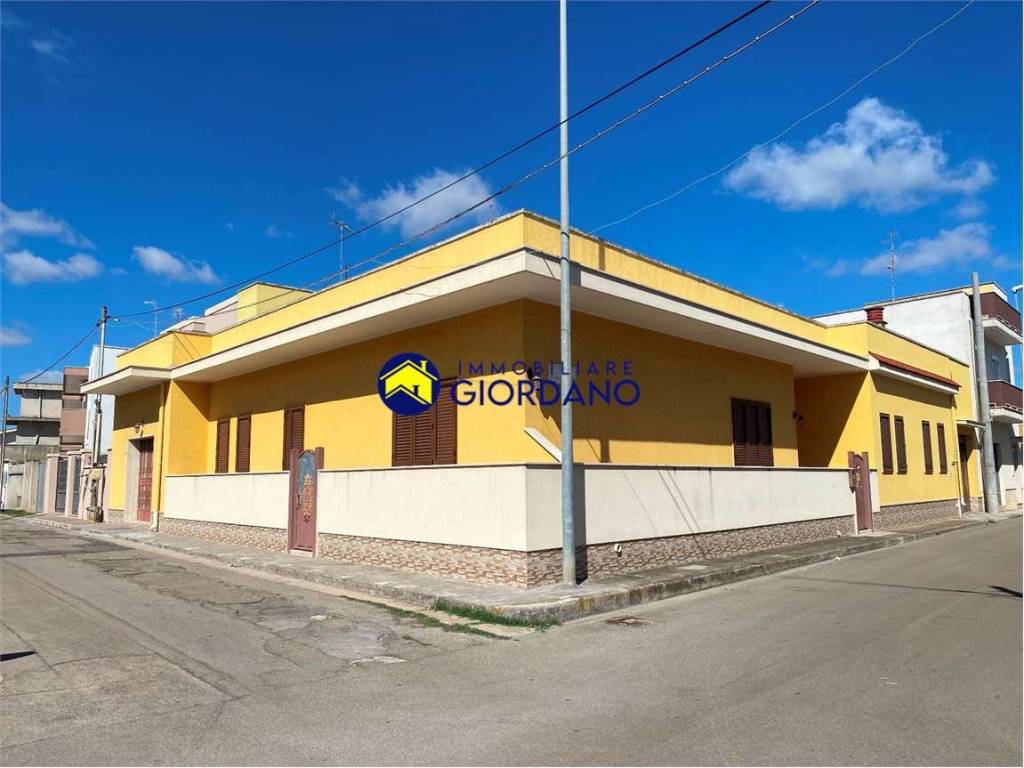 casa indipendente in vendita a Squinzano