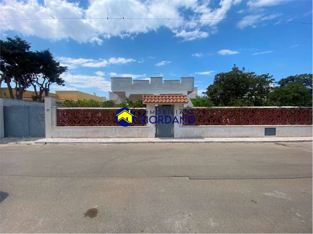 casa indipendente in vendita a Squinzano