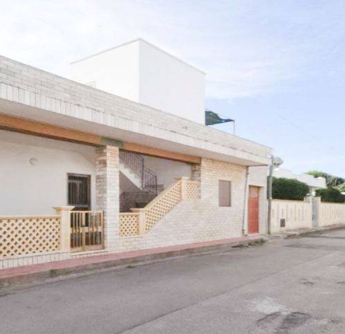 casa indipendente in vendita a Squinzano