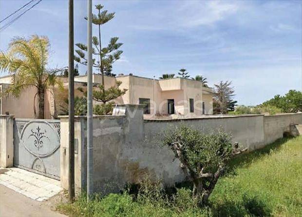 casa indipendente in vendita a Squinzano