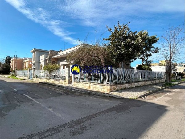 casa indipendente in vendita a Squinzano