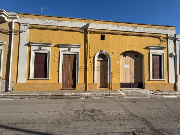 casa indipendente in vendita a Squinzano