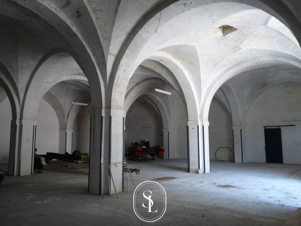 locale commerciale in vendita a Squinzano