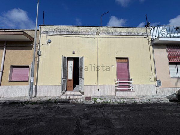 casa indipendente in vendita a Squinzano