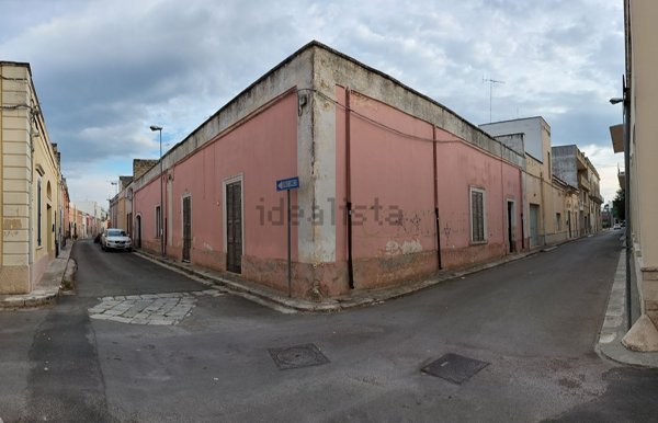 casa indipendente in vendita a Squinzano