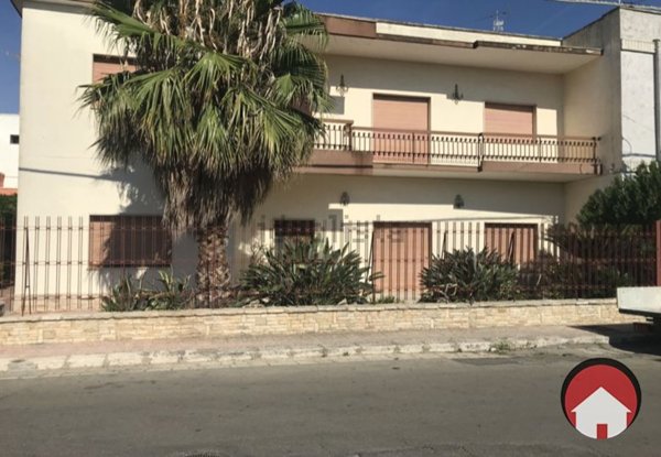 casa indipendente in vendita a Squinzano