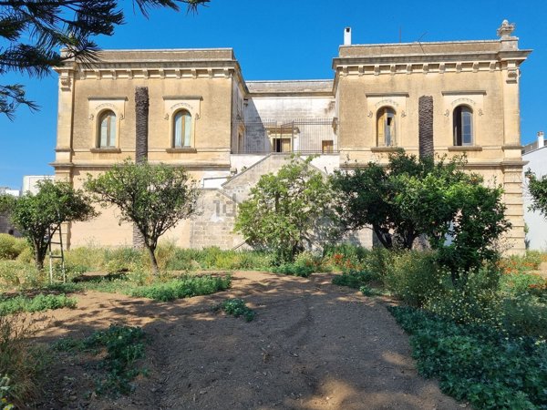 casa indipendente in vendita a Squinzano