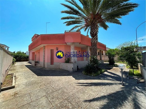 casa indipendente in vendita a Squinzano