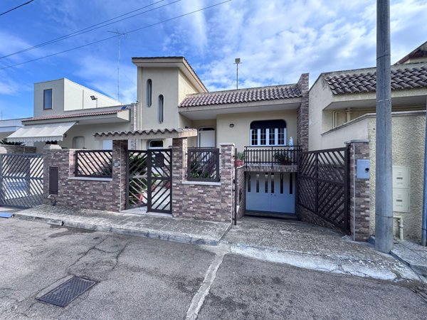 casa indipendente in vendita a Squinzano