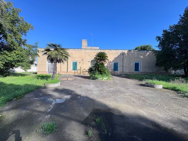 casa indipendente in vendita a Squinzano