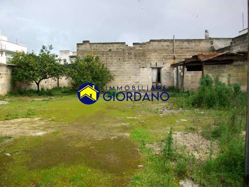 casa indipendente in vendita a Squinzano