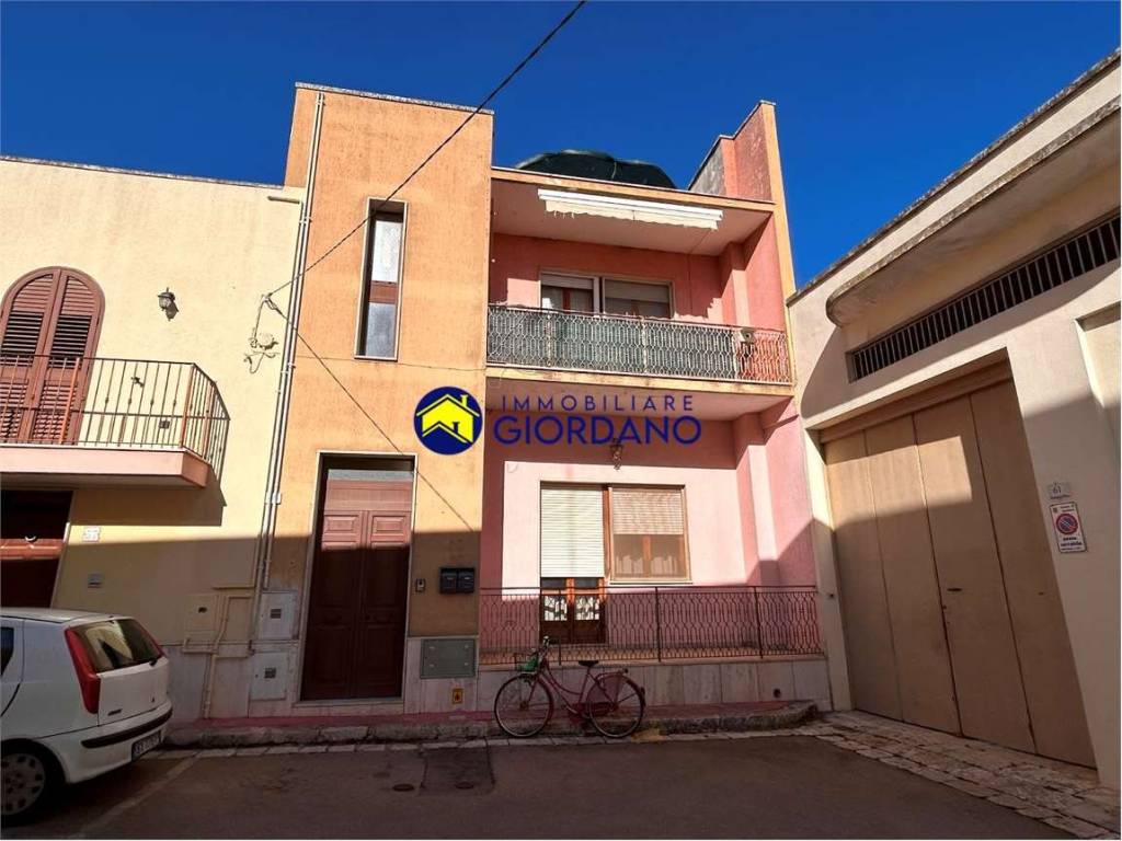 casa indipendente in vendita a Squinzano