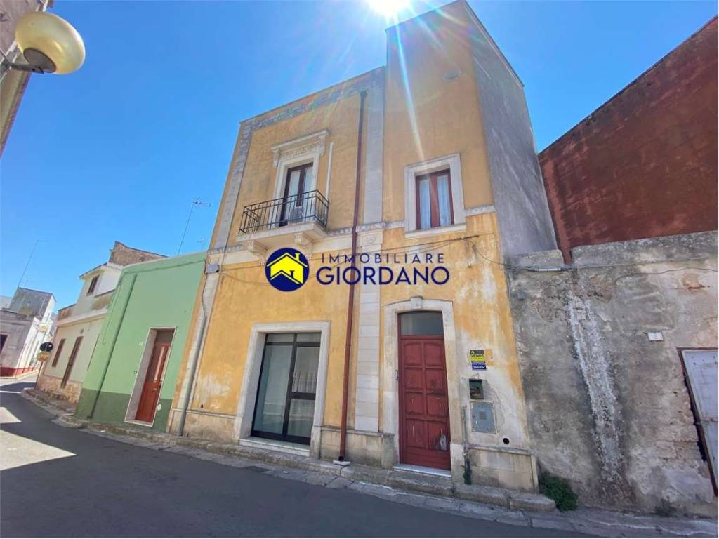 casa indipendente in vendita a Squinzano