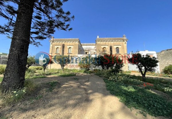 casa indipendente in vendita a Squinzano