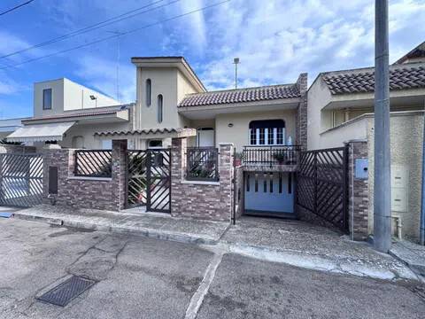 casa indipendente in vendita a Squinzano