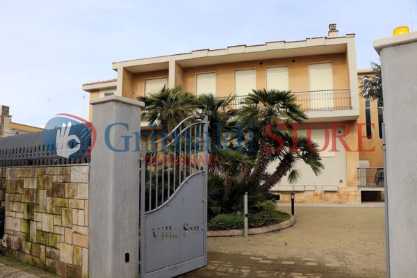 casa indipendente in vendita a Squinzano