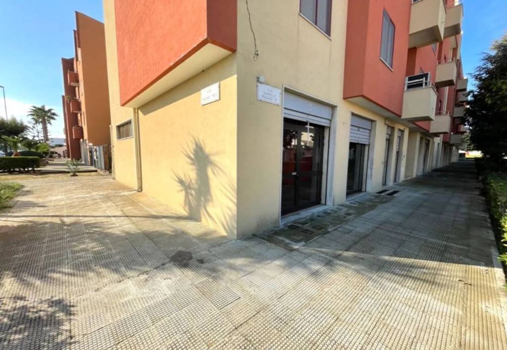 negozio in vendita a Squinzano