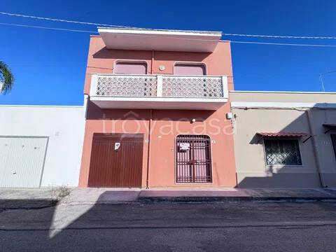 casa indipendente in vendita a Squinzano