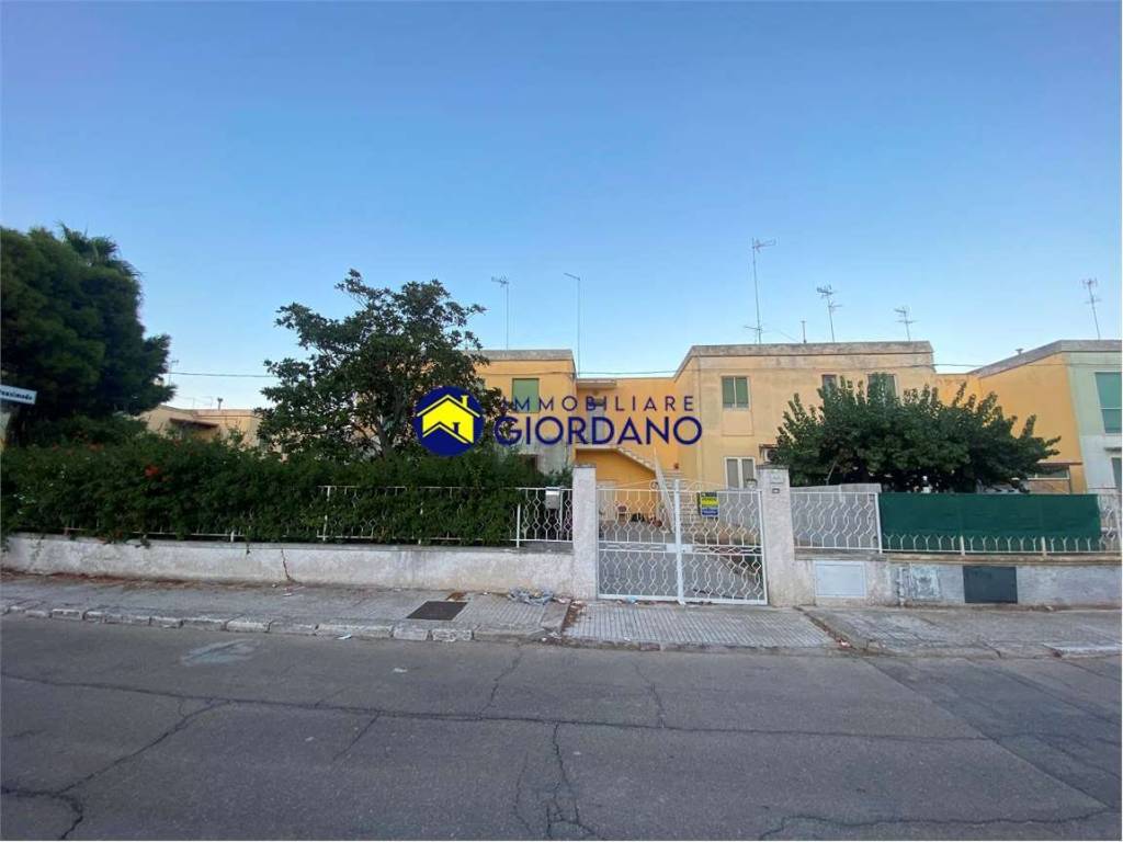 casa indipendente in vendita a Squinzano