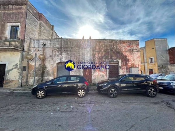 locale commerciale in vendita a Squinzano