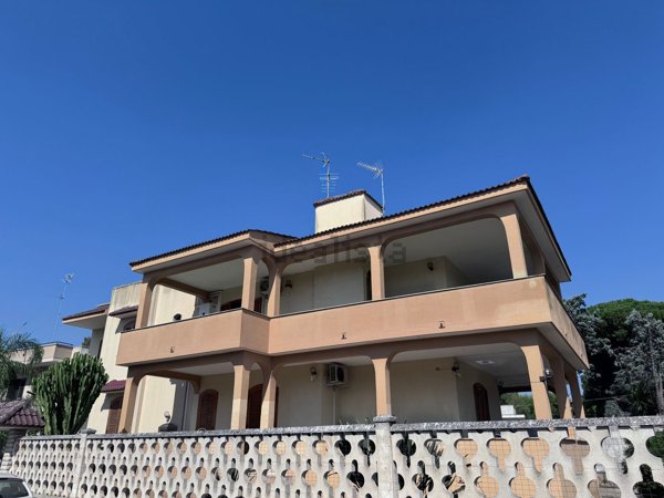casa indipendente in vendita a Squinzano