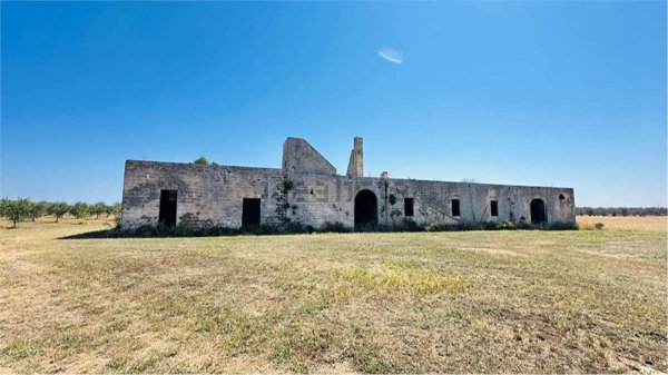 casa indipendente in vendita a Squinzano