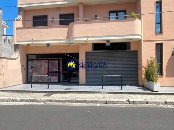 locale commerciale in vendita a Squinzano