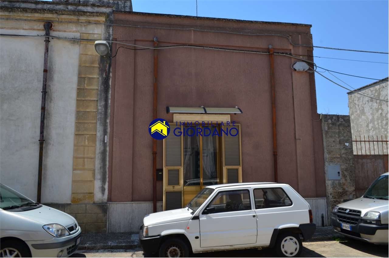 casa indipendente in vendita a Squinzano