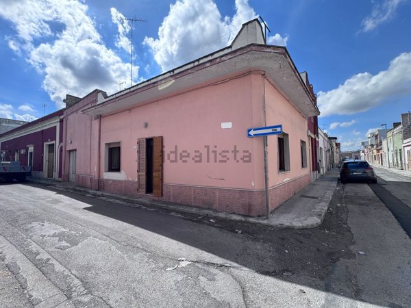 casa indipendente in vendita a Squinzano