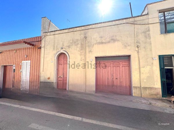 casa indipendente in vendita a Squinzano