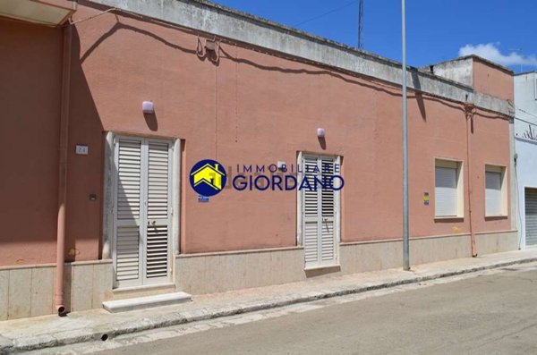casa indipendente in vendita a Squinzano
