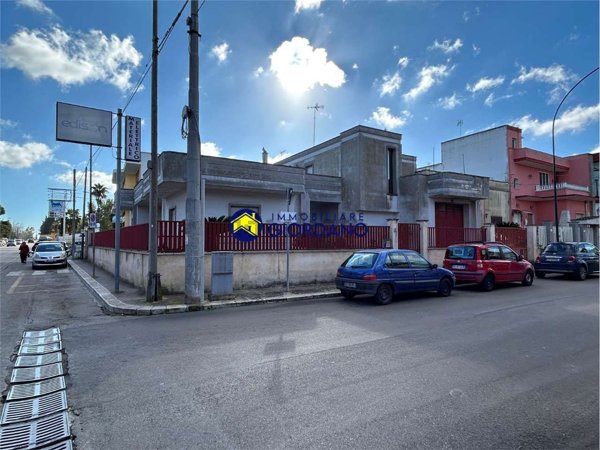 casa indipendente in vendita a Squinzano