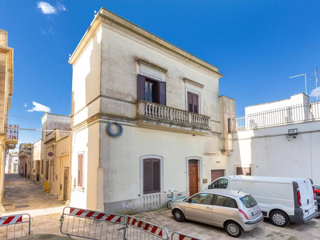 intera palazzina in vendita a Sternatia