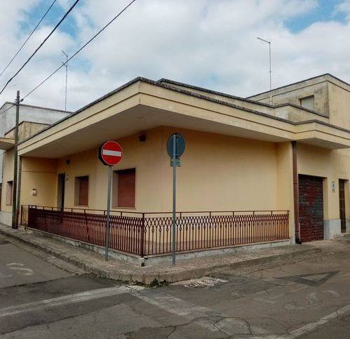 casa indipendente in vendita a Sternatia